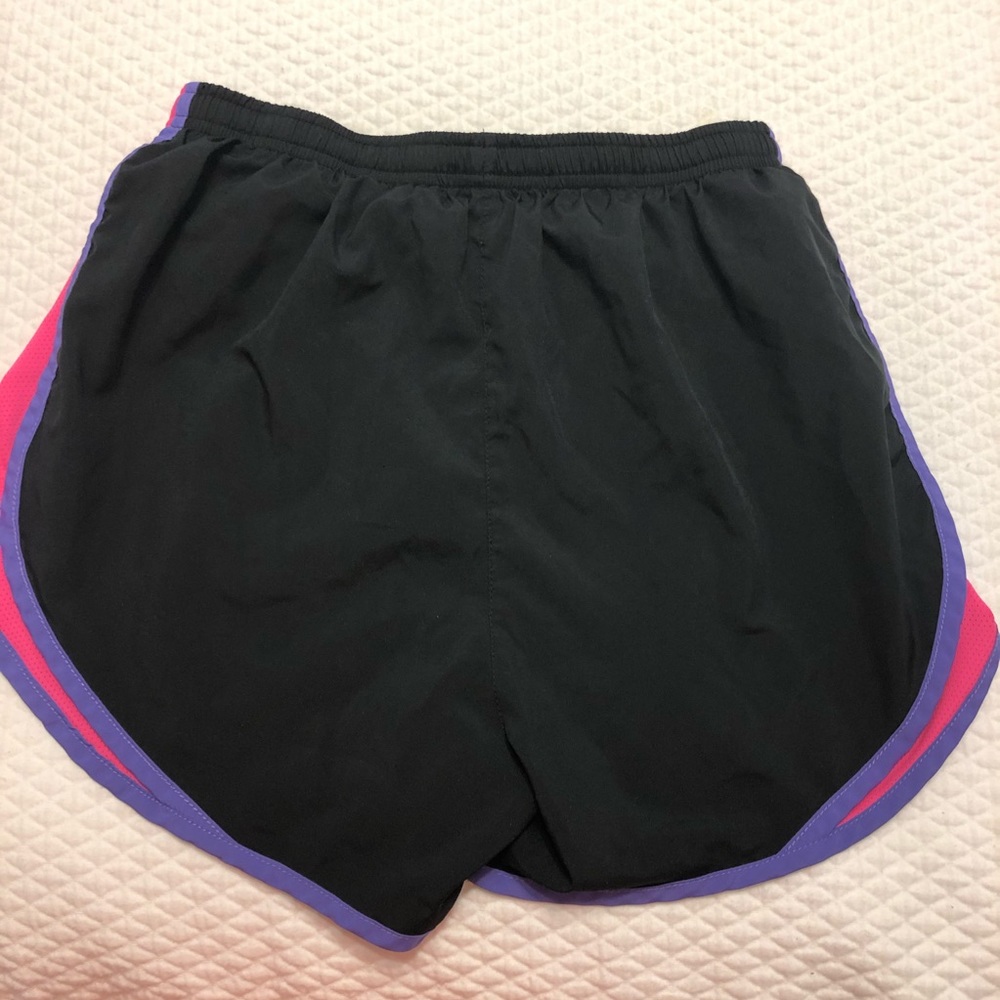 Nike Dri Fit Shorts Ladies Small - Picture 2 of 3